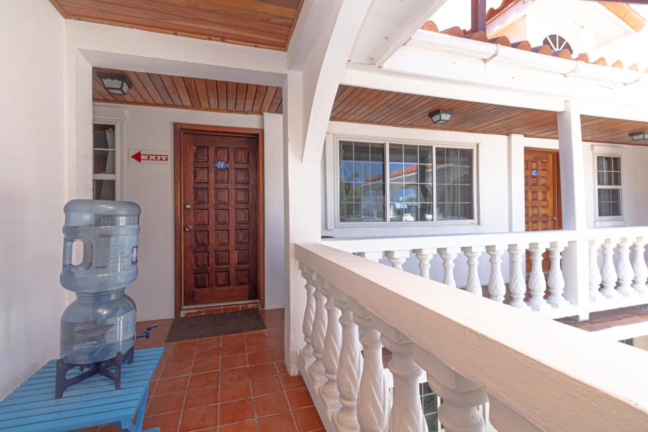 Blue Tang Inn San Pedro  Buitenkant foto
